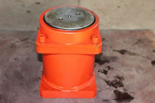 150掘進機漲緊油缸 點擊查看詳細信息<br>標題:150掘進機漲緊油缸 閱讀次數:1634